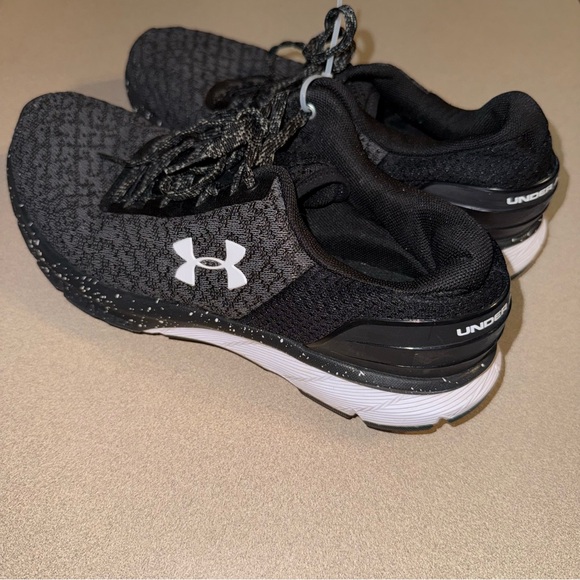 Under Armour women’s size 9 black shoes - Picture 4 of 7